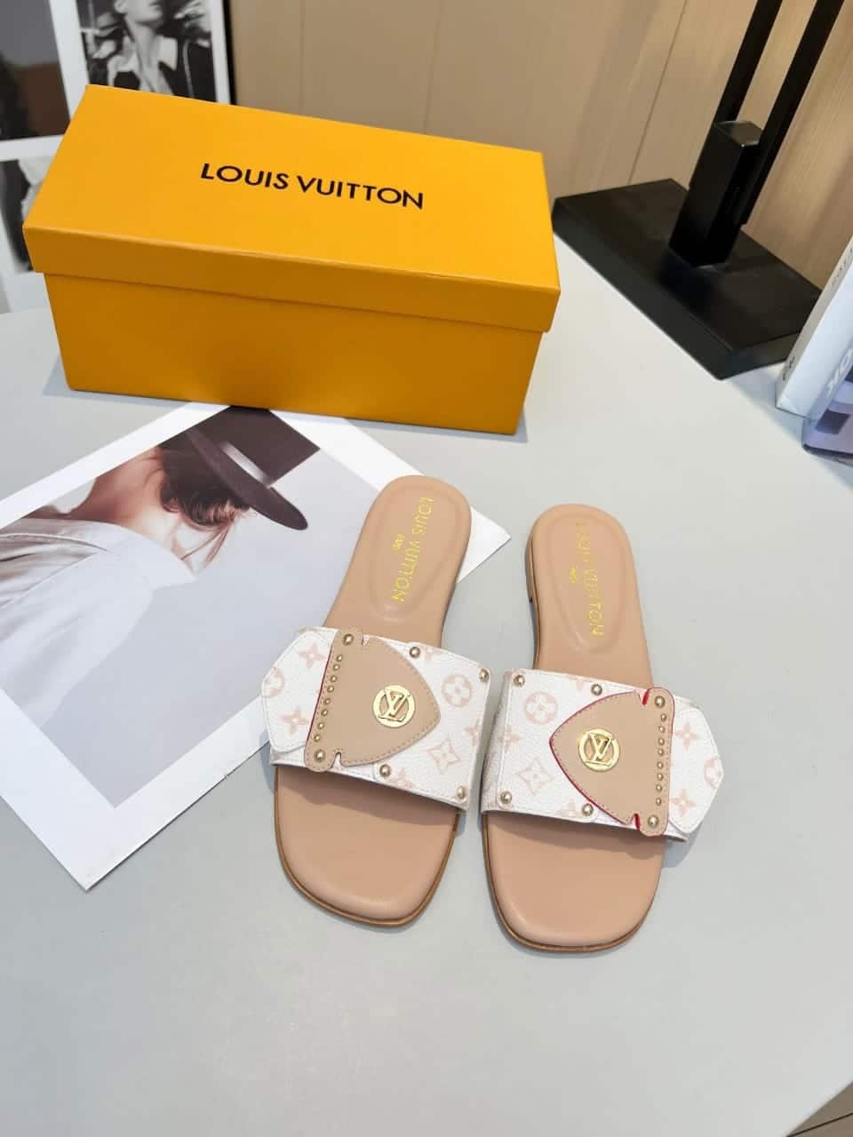 L0vis Vvtt0n Lv Frame Flat Mule 1Acxii