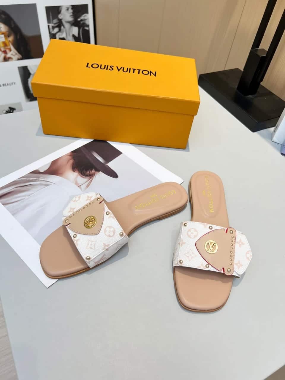 L0vis Vvtt0n Lv Frame Flat Mule 1Acxii
