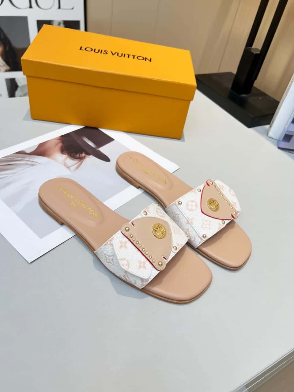 L0vis Vvtt0n Lv Frame Flat Mule 1Acxii