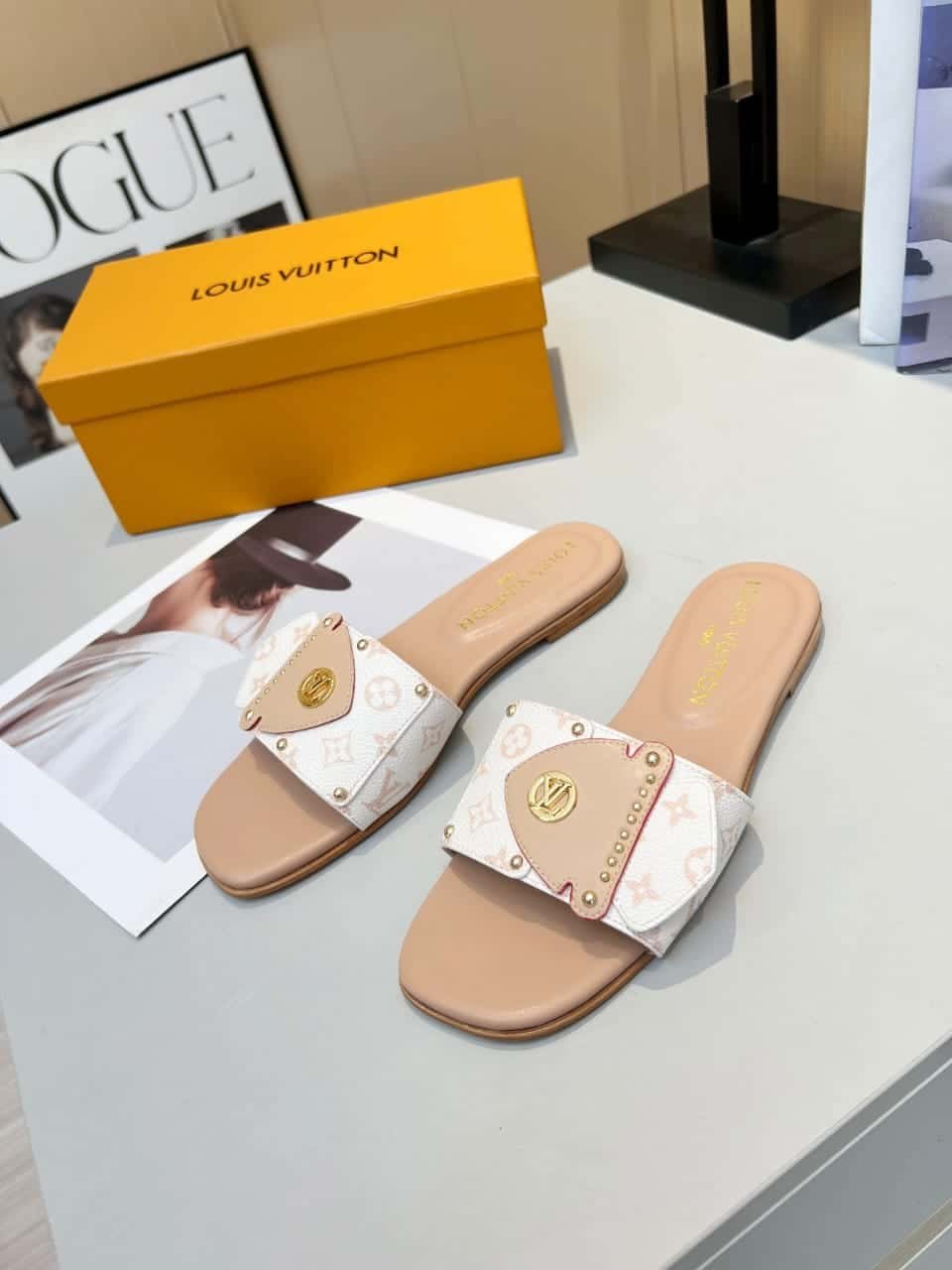 L0vis Vvtt0n Lv Frame Flat Mule 1Acxii