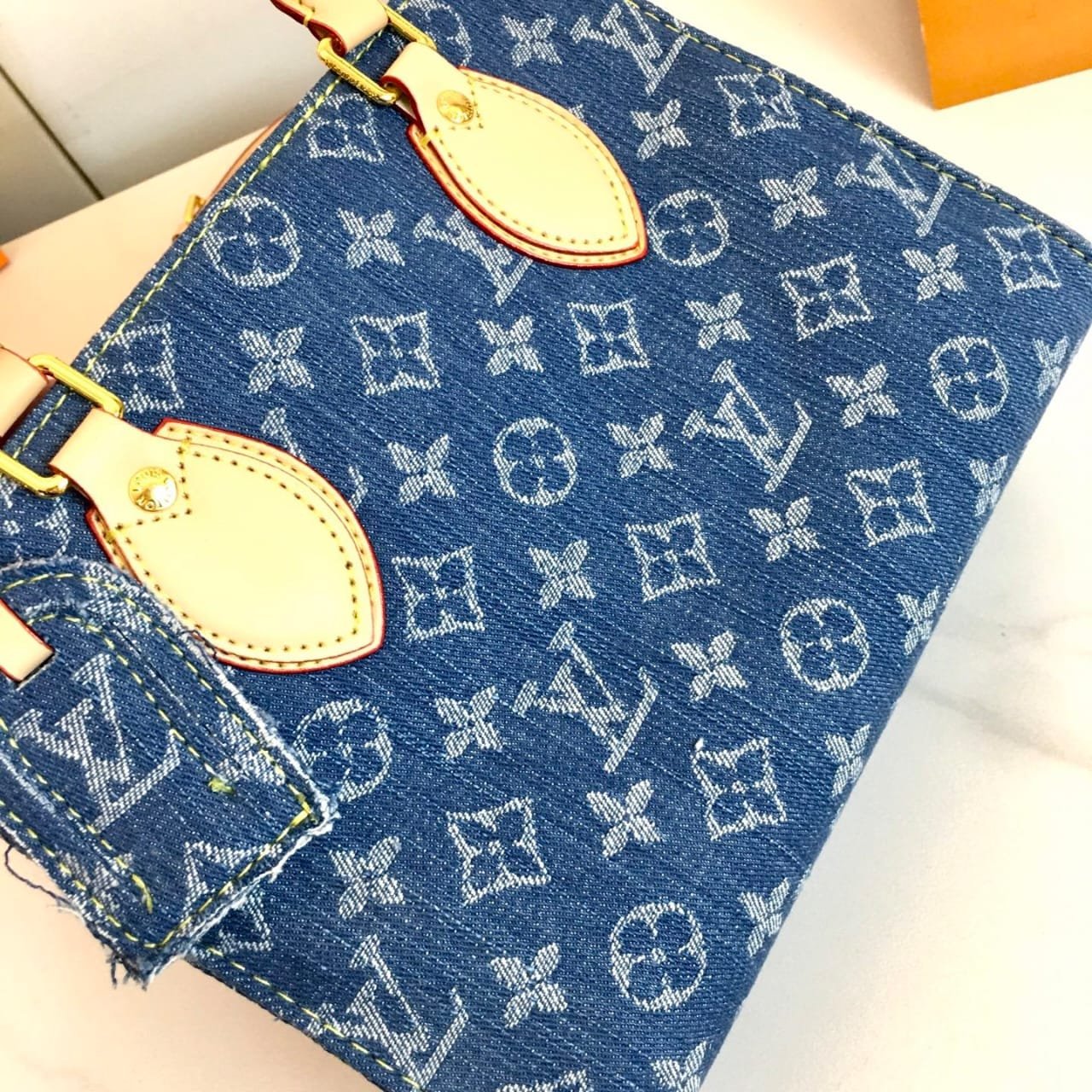 L0vis Vvtt0n Onthego Lv Monogram Denim Tote Bag Light Blue 25Cm