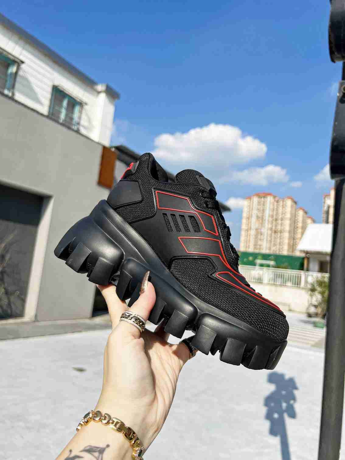 Pra*a Cloudbust Thunder Knit Black Red 2Eg293 3Lgn F0002