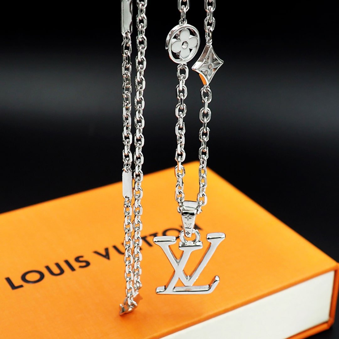 L0vis Vvtt0n Dimension Necklace Pendant Silver M02747
