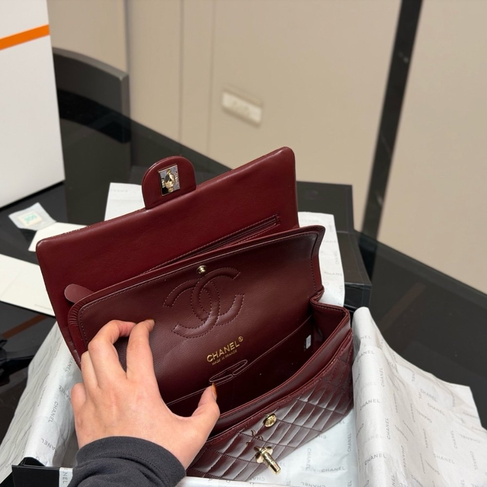 Ch**el Medium Classic Double Flap Bag Burgundy 25Cm