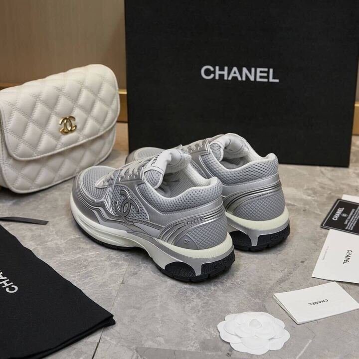 Ch**el 23C Silver Metallic Cc Logo Lace Up Flat Runner Trainer Sneaker Gray
