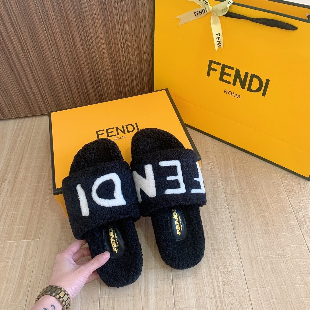 F**di Fleece Slippers Black