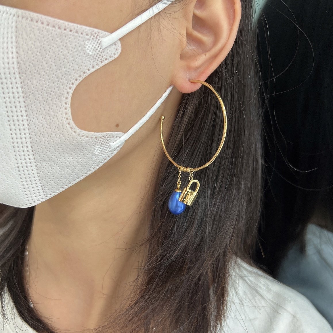 L0vis Vvtt0n Pearl Gold Charm Hoop Earrings