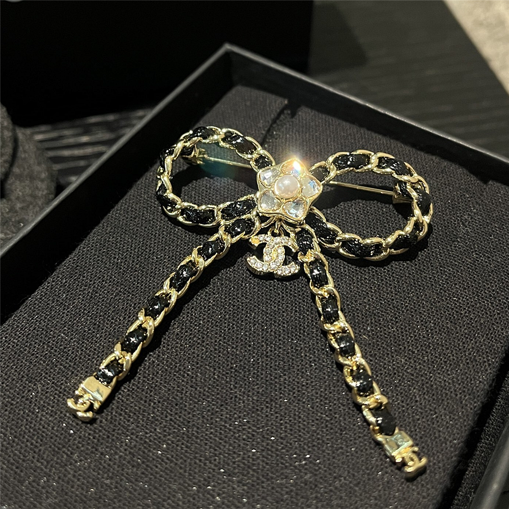 Ch**el Brooch Metal Glass Pearls And Strass Gold Abg282 B21853 U3436