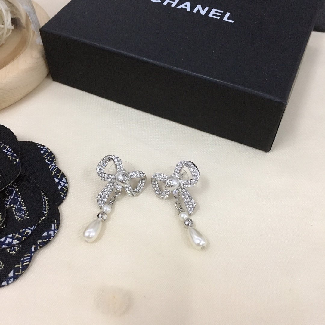 Ch**el Bow Silver Pearl Earrings Ab4300 B03544 N788652