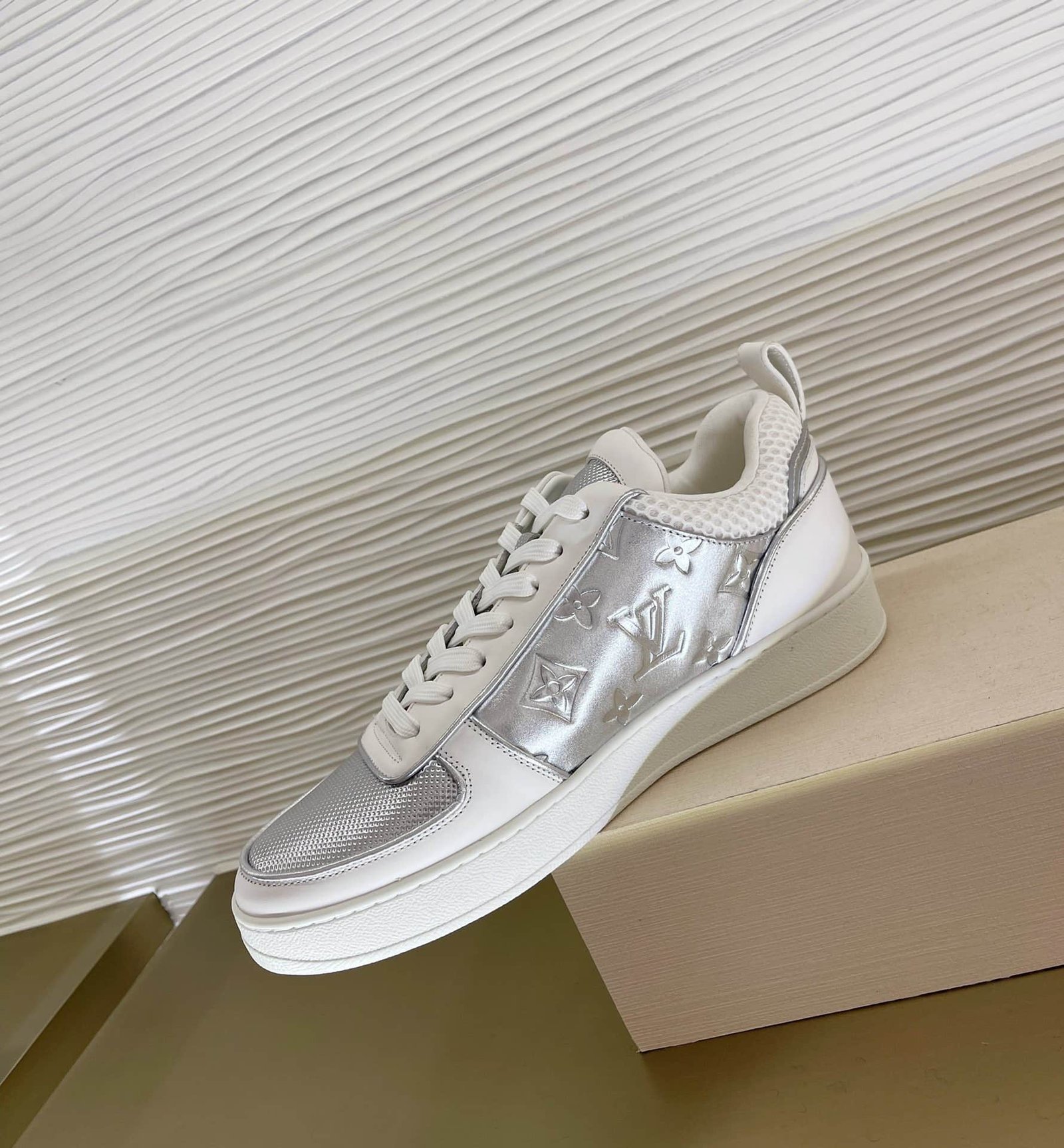 L0vis Vvtt0n Boombox Sneaker Sliver 1A969F
