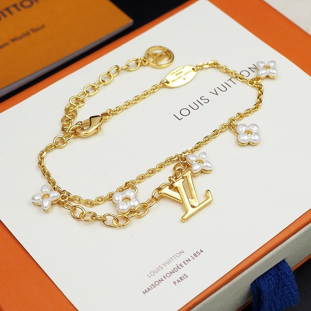L0vis Vvtt0n Lv Floragram Bracelet Gold M0940A