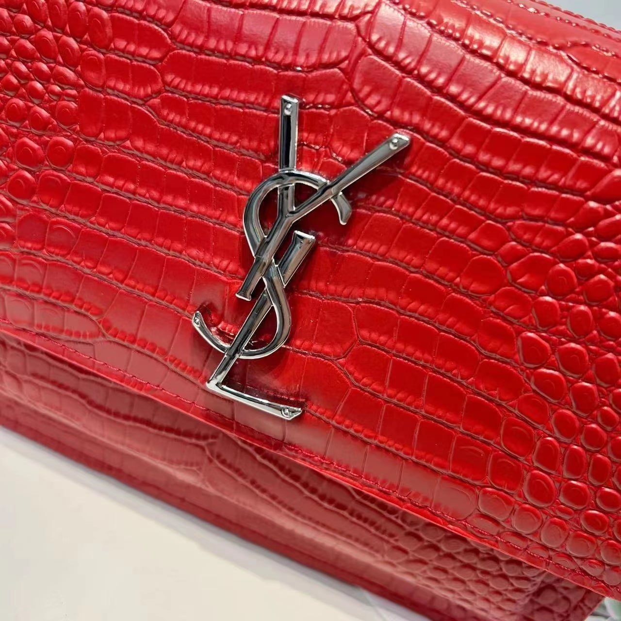 Sa1nt Lau*nt Sunset Embossed Leather Bag Red