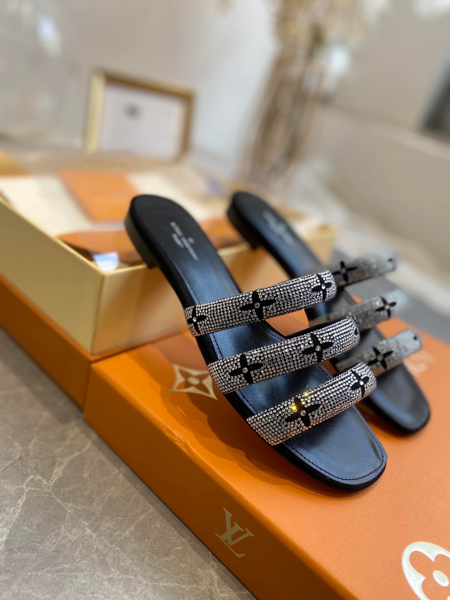 L0vis Vvtt0n Appeal Flat Mules Slides Black 1A95T8