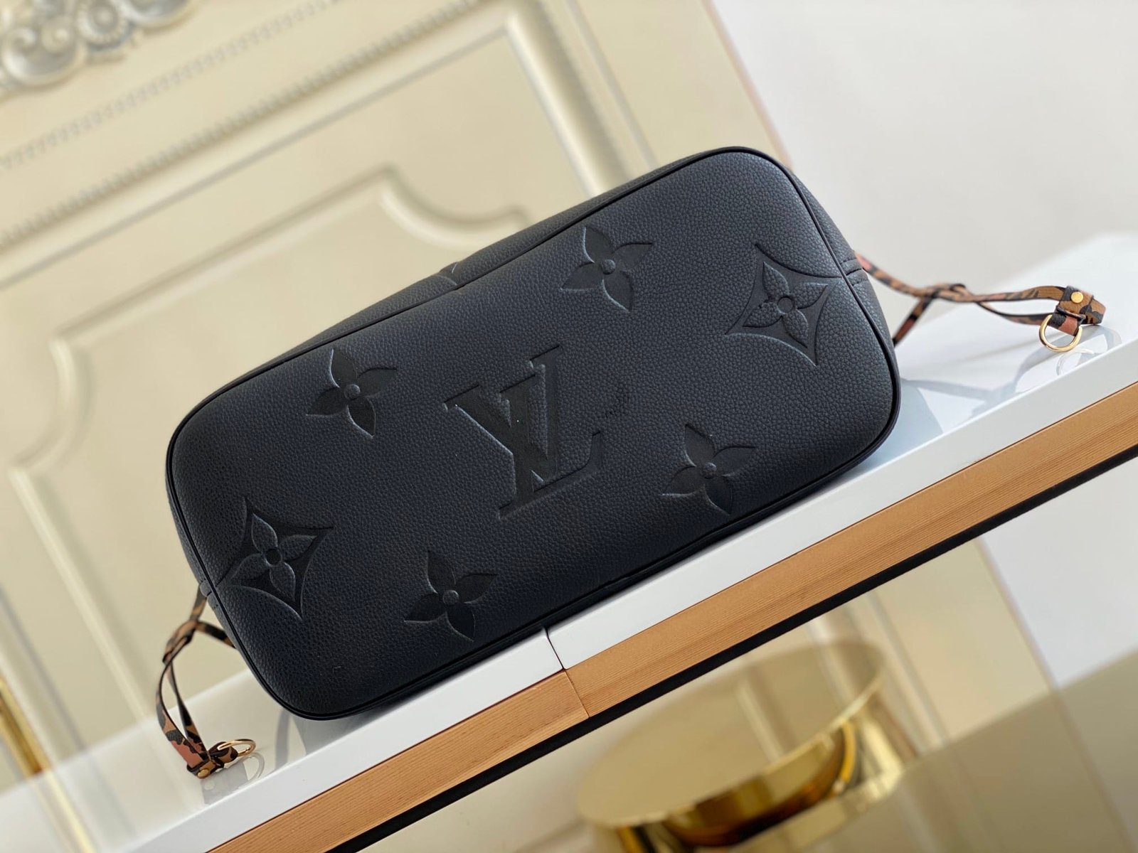 L0vis Vvtt0n Bolsa Neverfull Mm Black 31Cm M45856