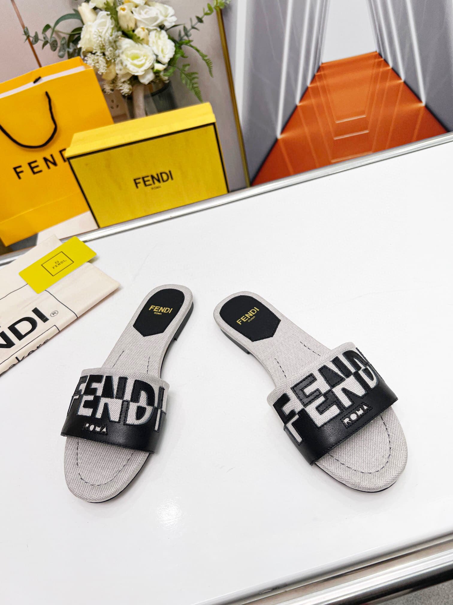 F**di Signature Canvas Leather Slides Black 8R8337Ajzuf0Wzm