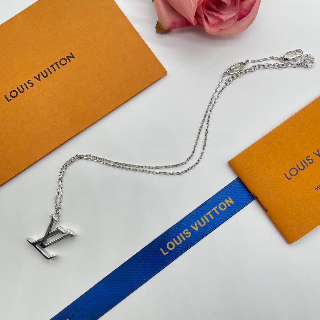 L0vis Vvtt0n Silver Necklace