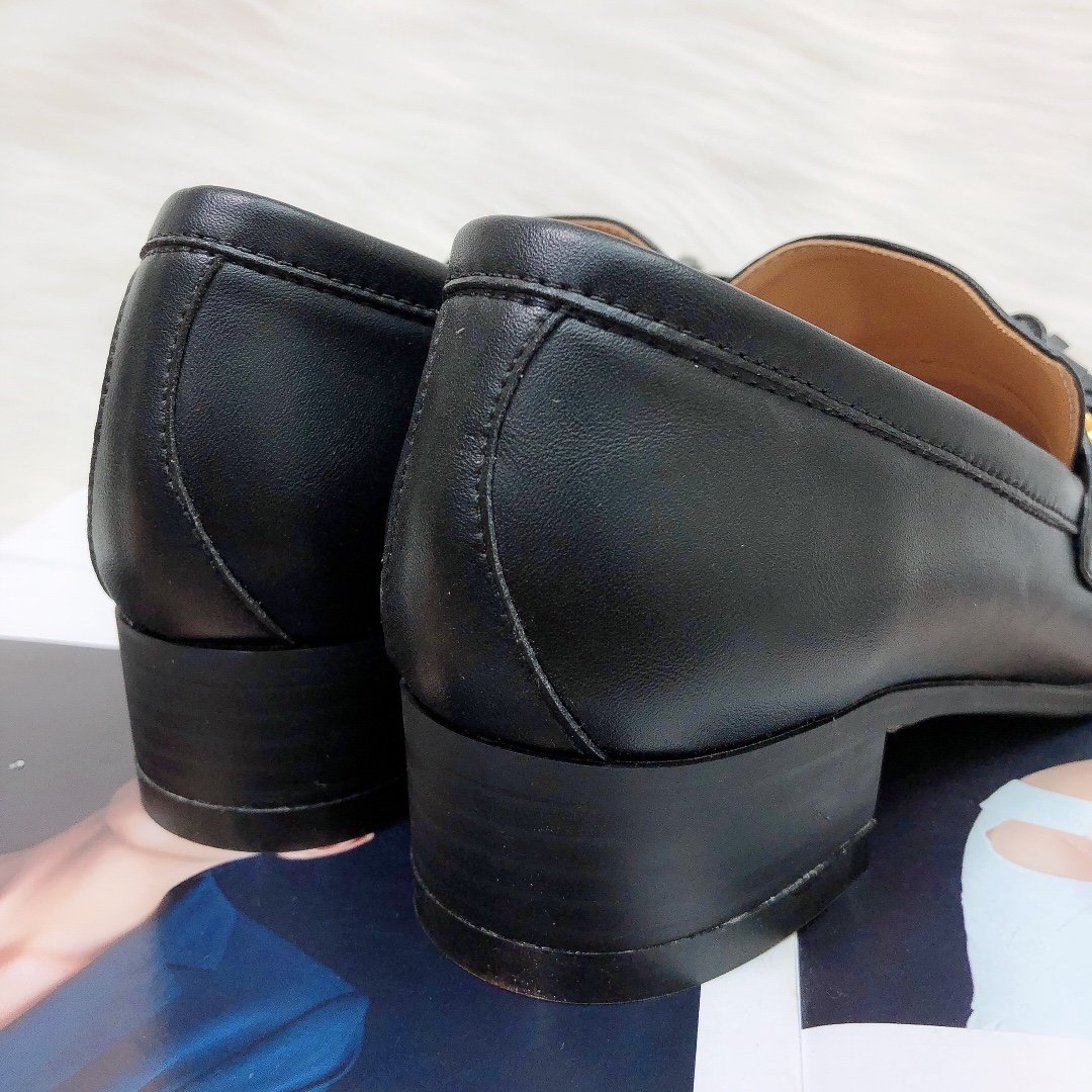 Gvc*1 Unisex Leather Interlocking G Black