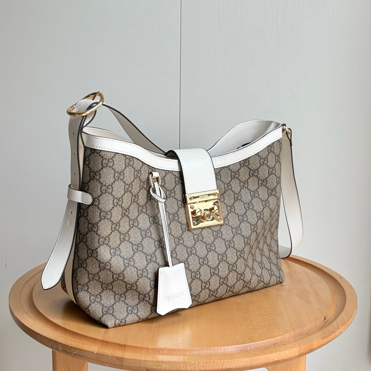 Gvc*1 Padlock Gg Medium Shoulder Bag White 29Cm