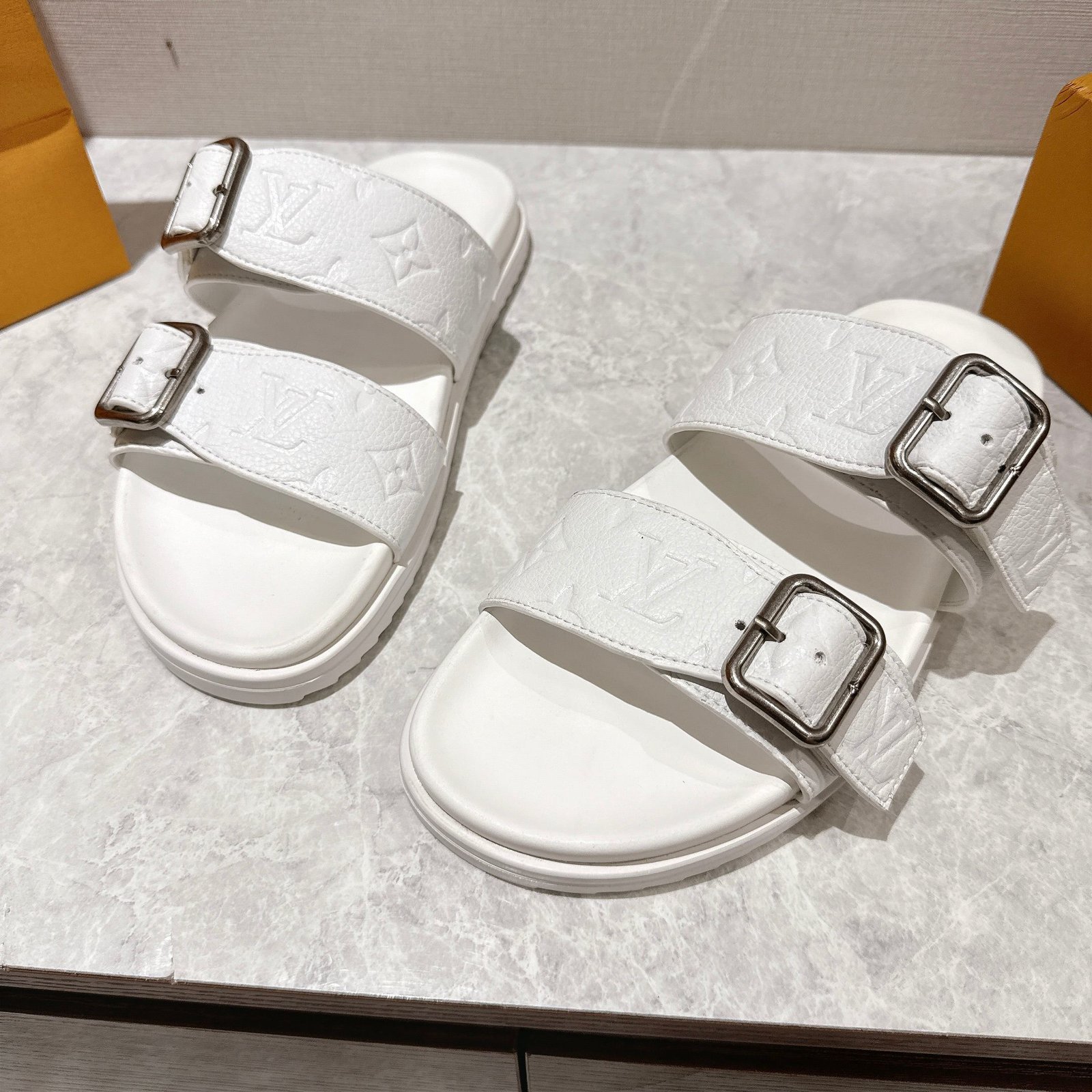 L0vis Vvtt0n LV Venice Mule White 1AHSIX