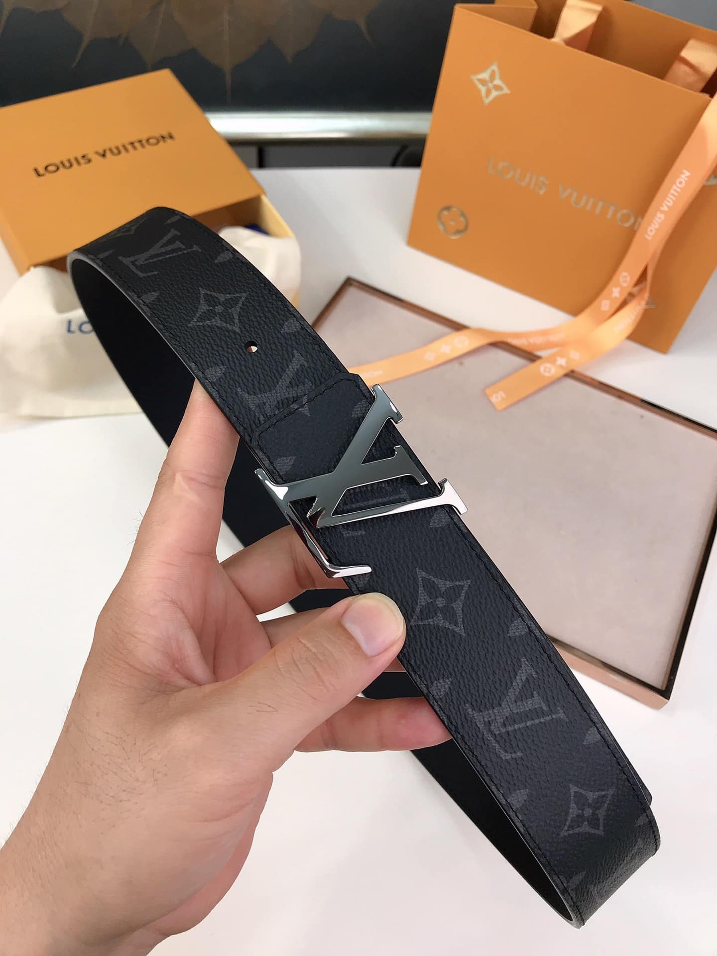 L0vis Vvtt0n Lv Initiales Reversible Belt Monogram Eclipse Silver Metal 4Cm