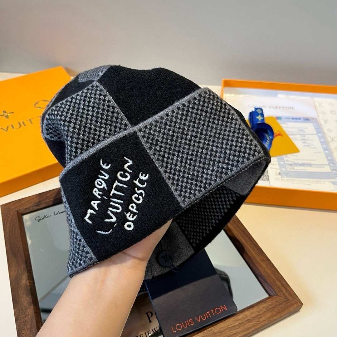 L0vis Vvtt0n Damier Heritage Beanie Black And Grey M92737