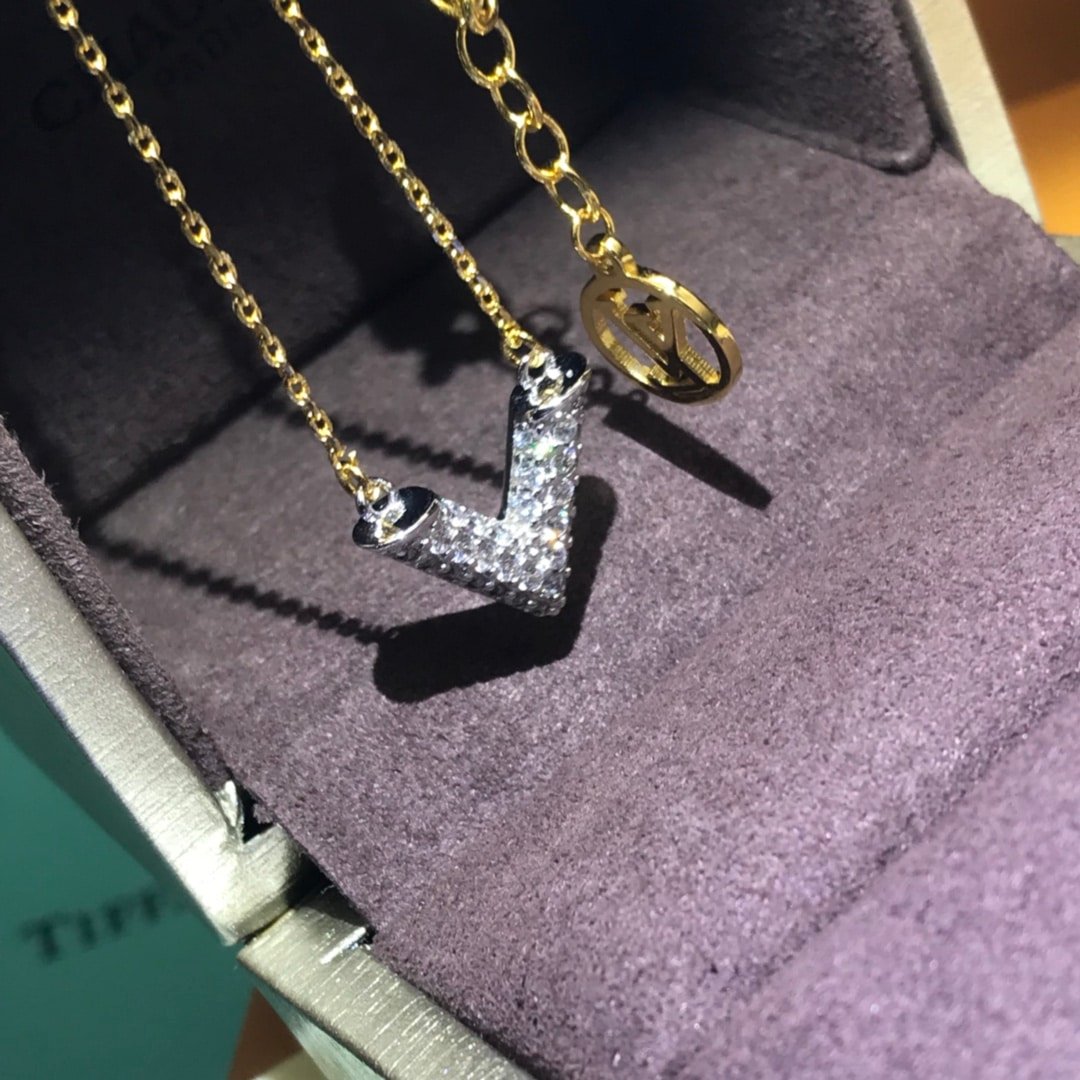 L0vis Vvtt0n Crystal Essential V Necklace M68033