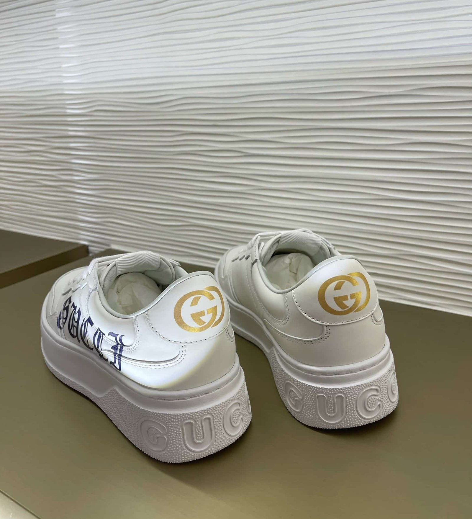 Gvc*1 Women’S Sneaker With Logo White 708267 Upg70 9000