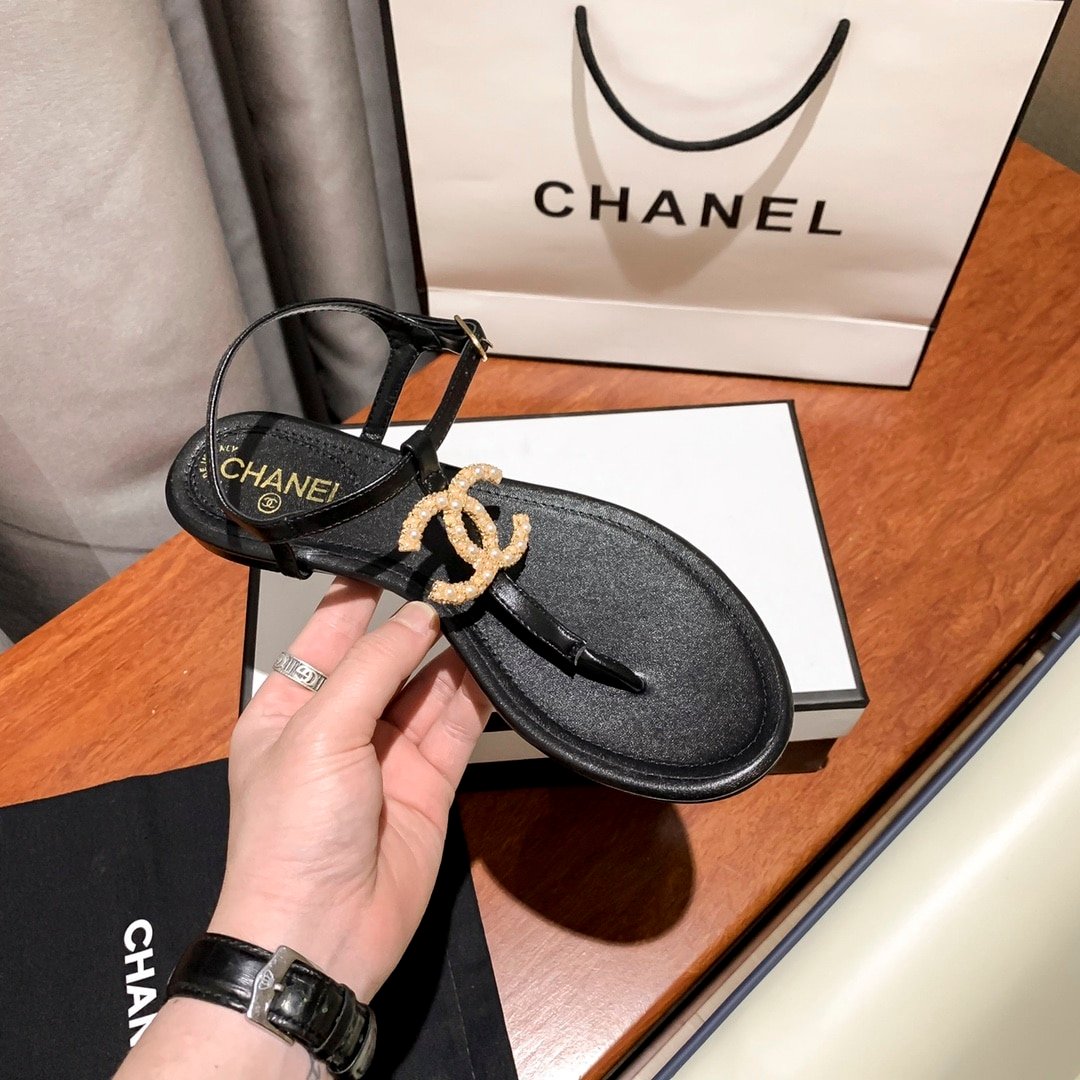 Ch**el Gold Pearl Cc Logo Thong Sandals Black