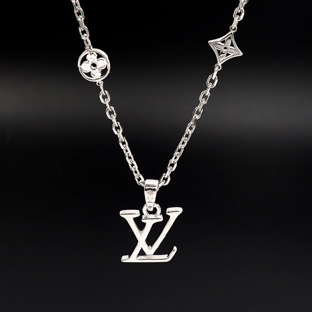 L0vis Vvtt0n Dimension Necklace Pendant Silver M02747