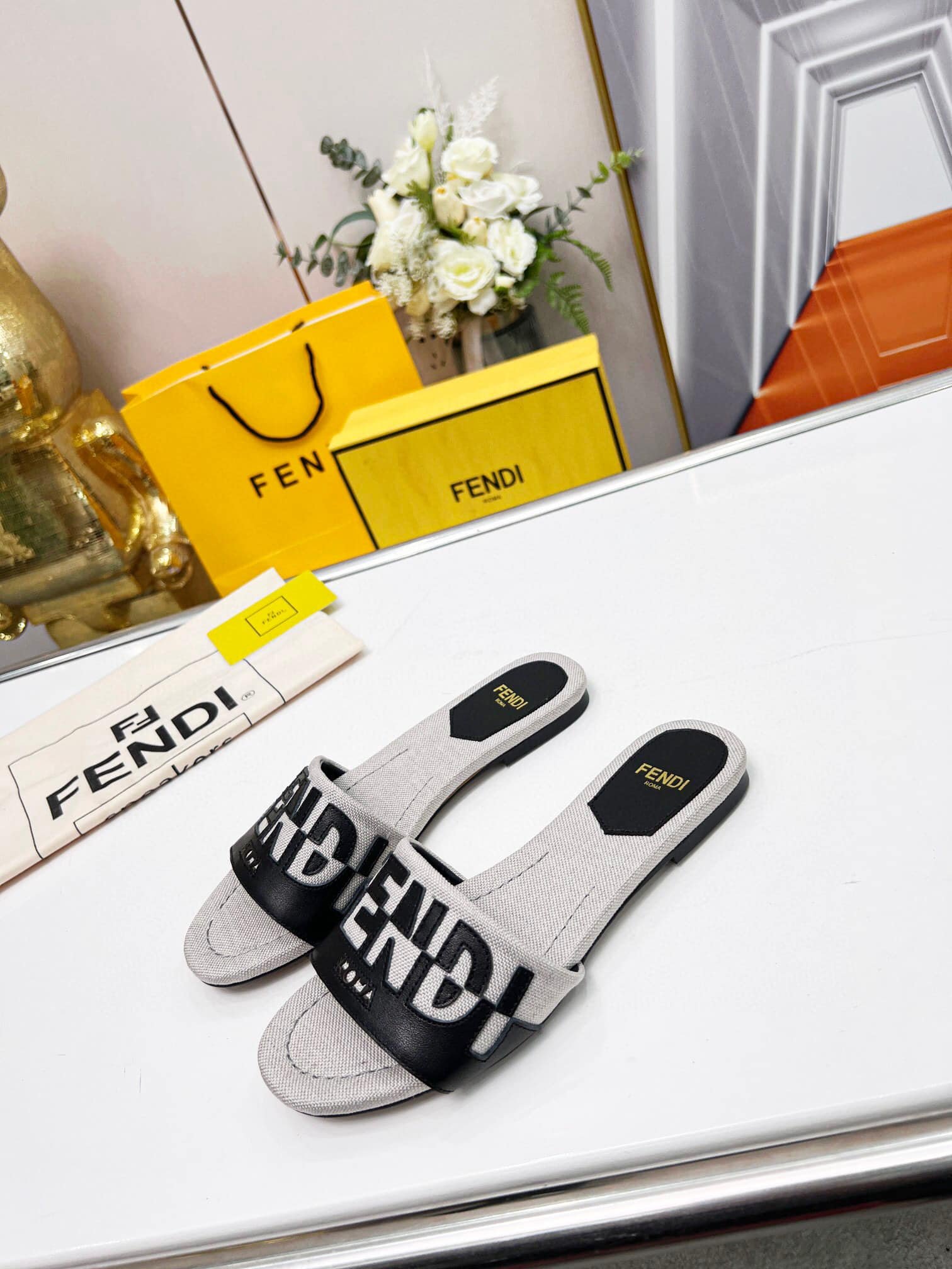 F**di Signature Canvas Leather Slides Black 8R8337Ajzuf0Wzm