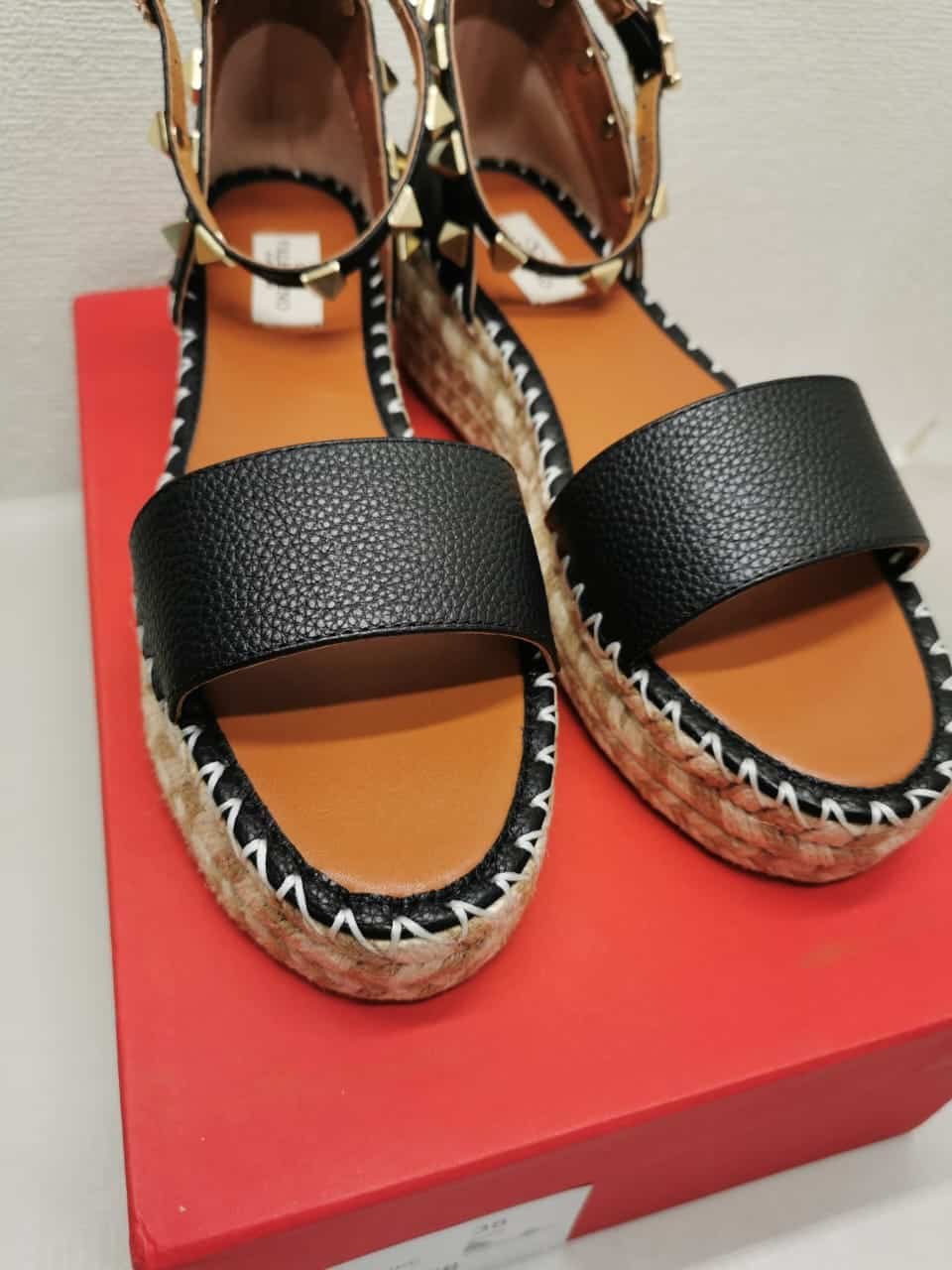 Va1e*ntin0 Garavani Rockstud Calfskin Flatform Espadrille Sandals