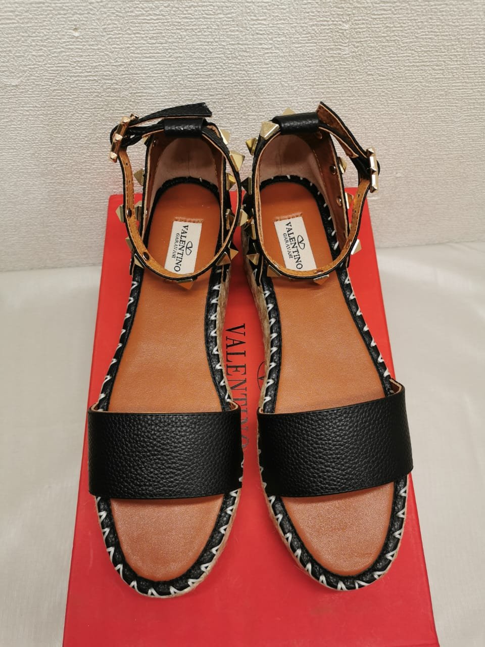 Va1e*ntin0 Garavani Rockstud Calfskin Flatform Espadrille Sandals