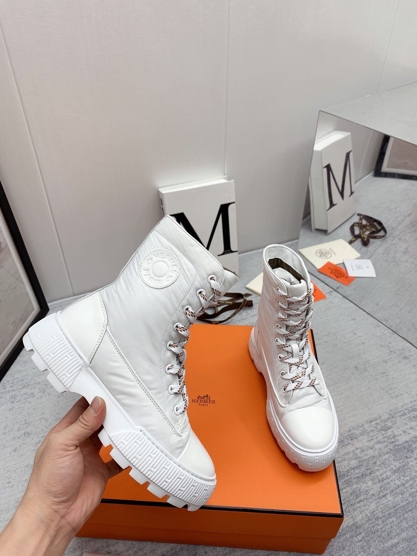 H**me5 Fresh Ankle Boots White