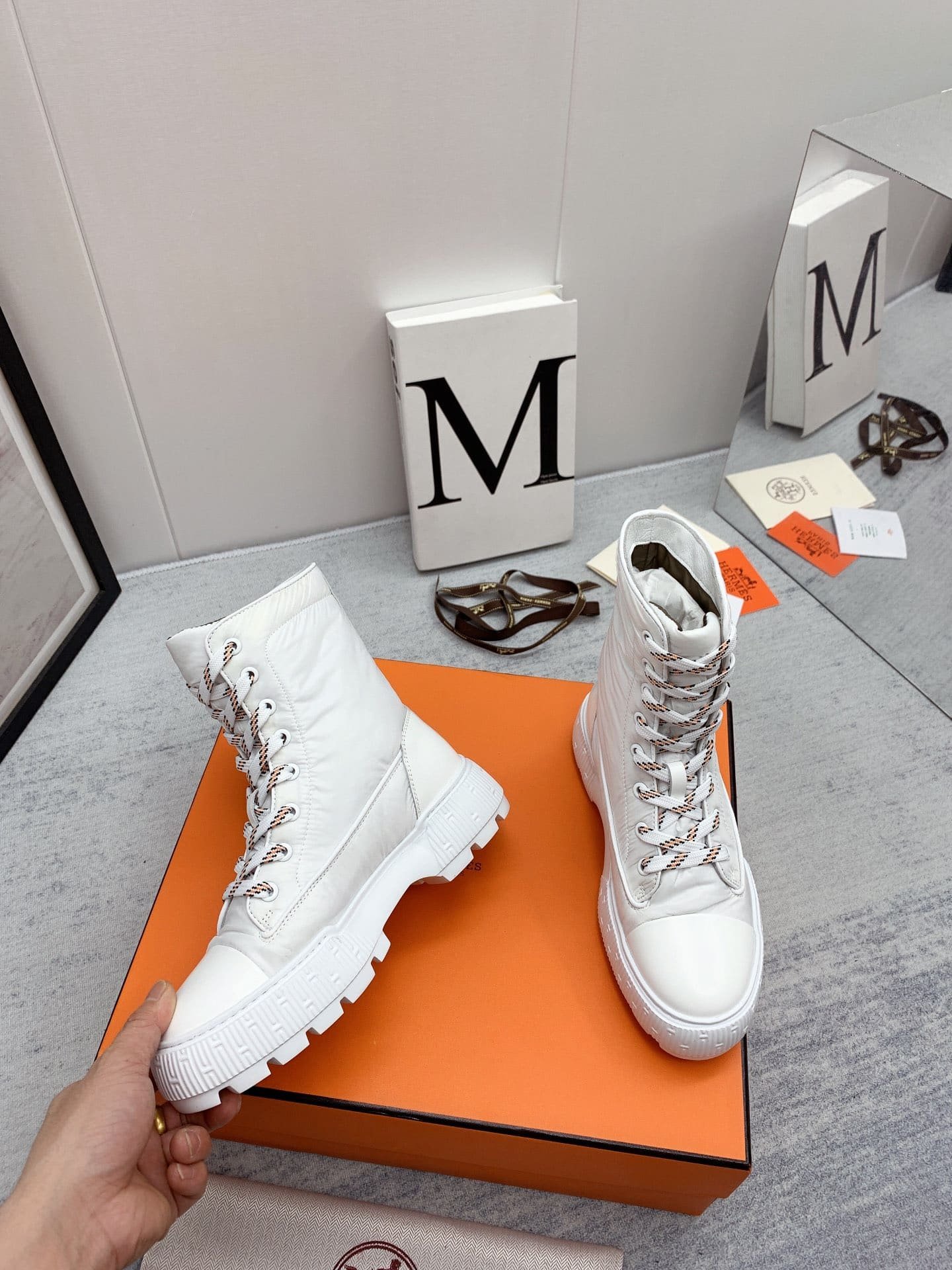 H**me5 Fresh Ankle Boots White