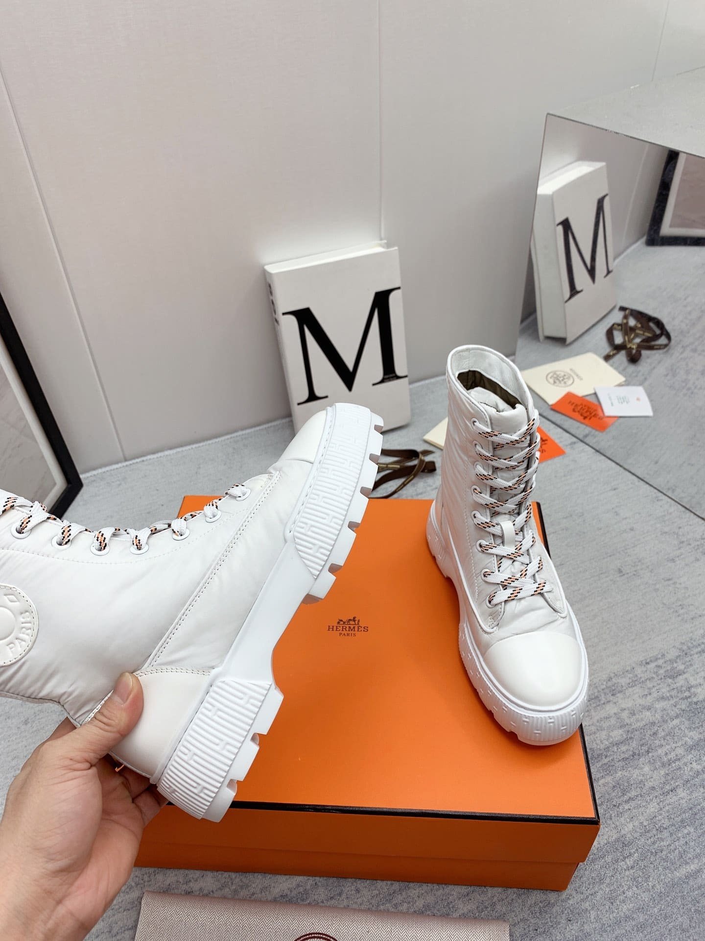 H**me5 Fresh Ankle Boots White