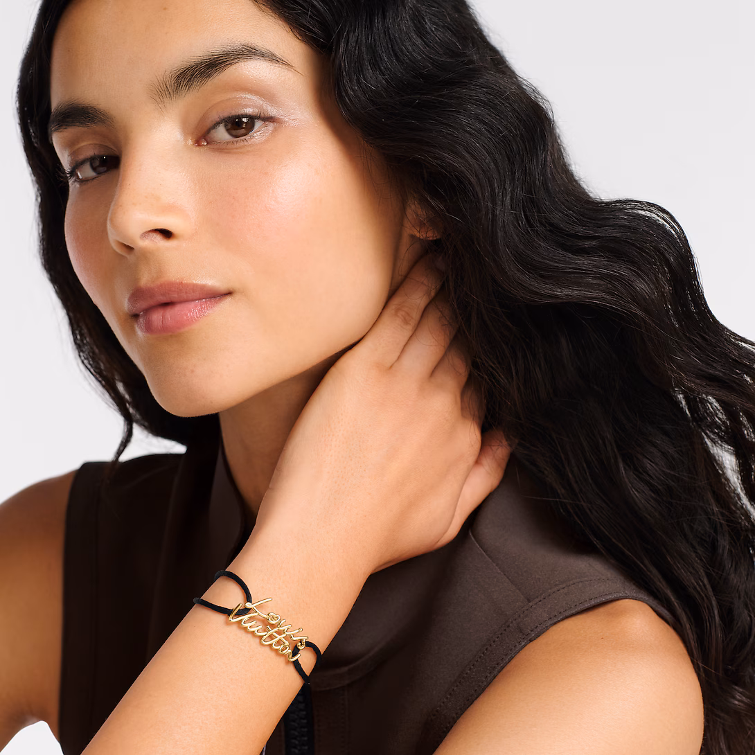 L0vis Vvtt0n Lv Script Bracelet Black Gold M4437Z