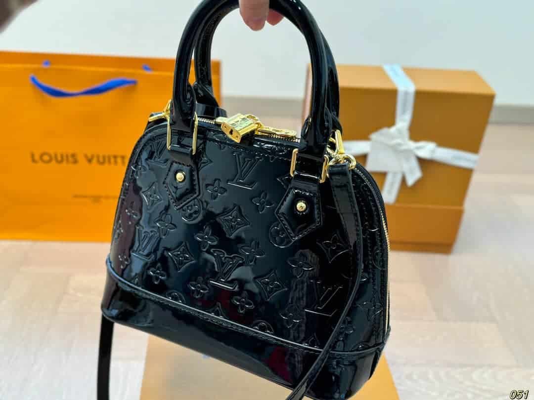 L0vis Vvtt0n Alma Bb Monogram Vernis Leather Black 25Cm
