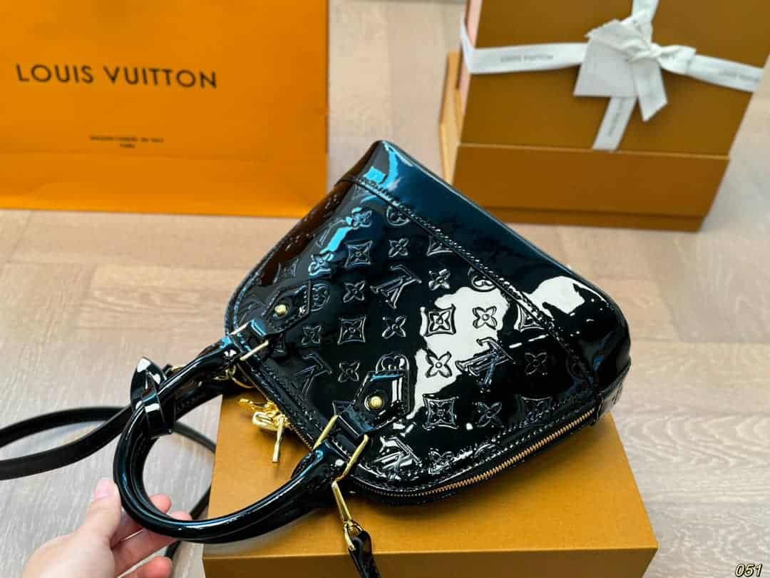 L0vis Vvtt0n Alma Bb Monogram Vernis Leather Black 25Cm