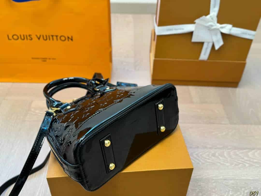 L0vis Vvtt0n Alma Bb Monogram Vernis Leather Black 25Cm