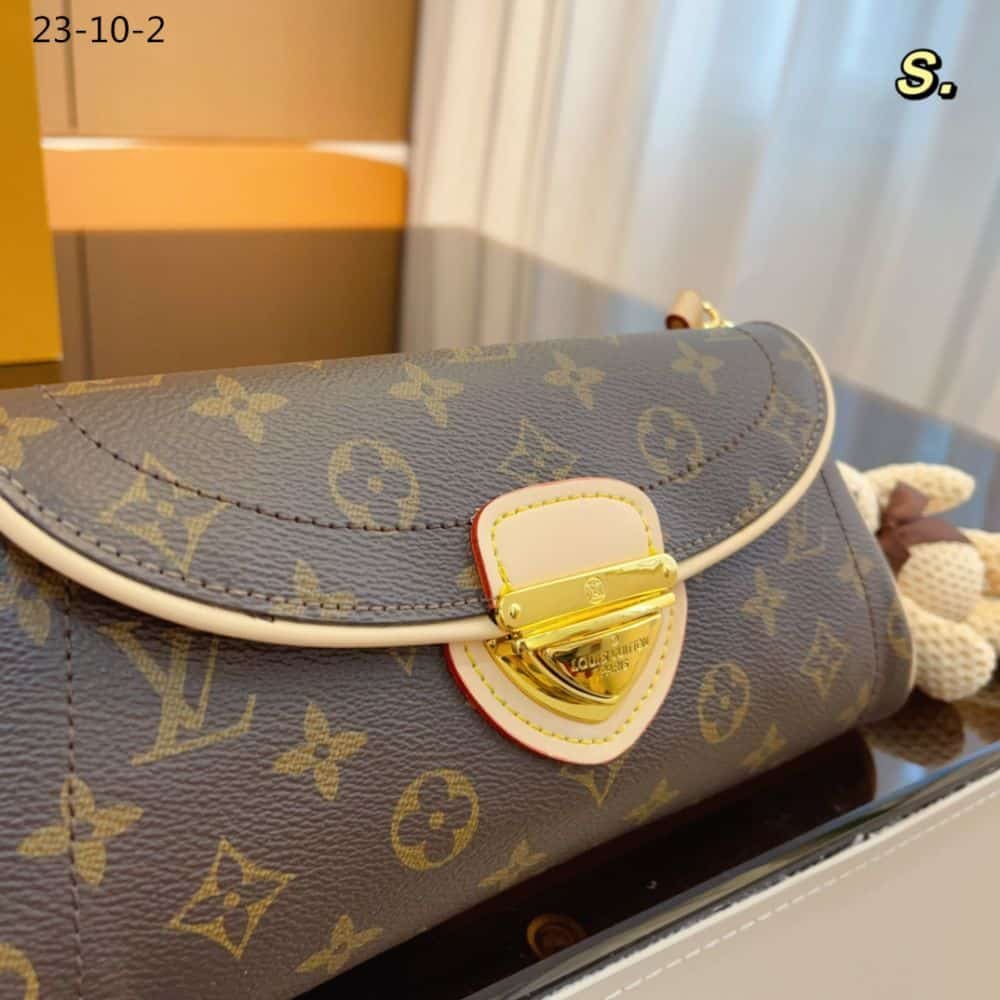 L0vis Vvtt0n Monogram Beverly Pochette Brown 25Cm