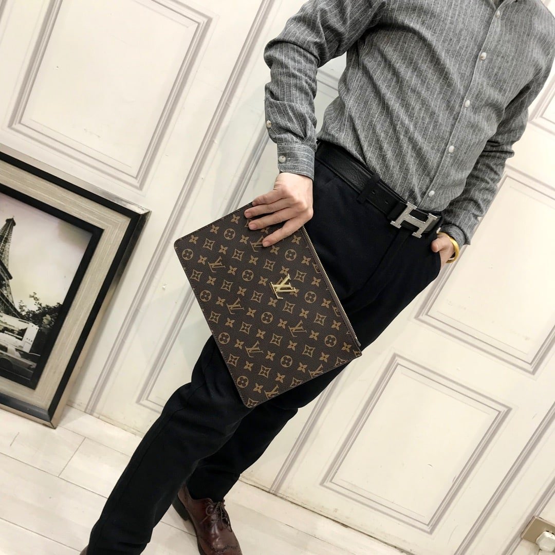 L0vis Vvtt0n To Go Pochette Monogram Brown 33Cm