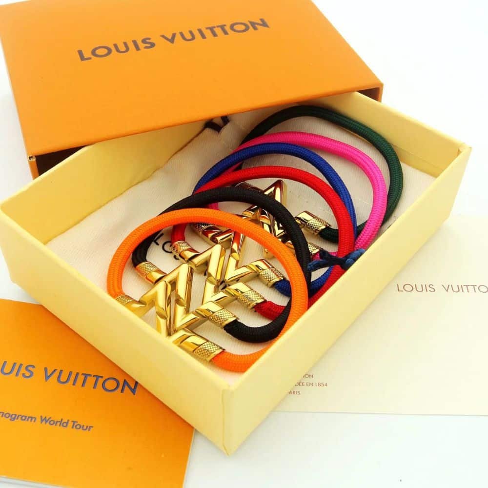 L0vis Vvtt0n Lv Volt Upside Down Play Large Bracelet Yellow Gold Q05413