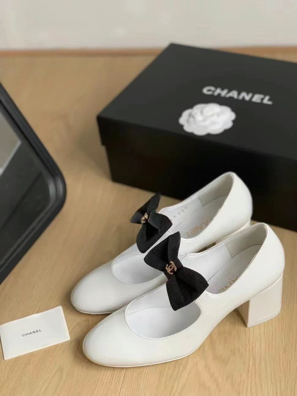 Ch**el Mary Janes White And Black G45356 B15113 Nt688