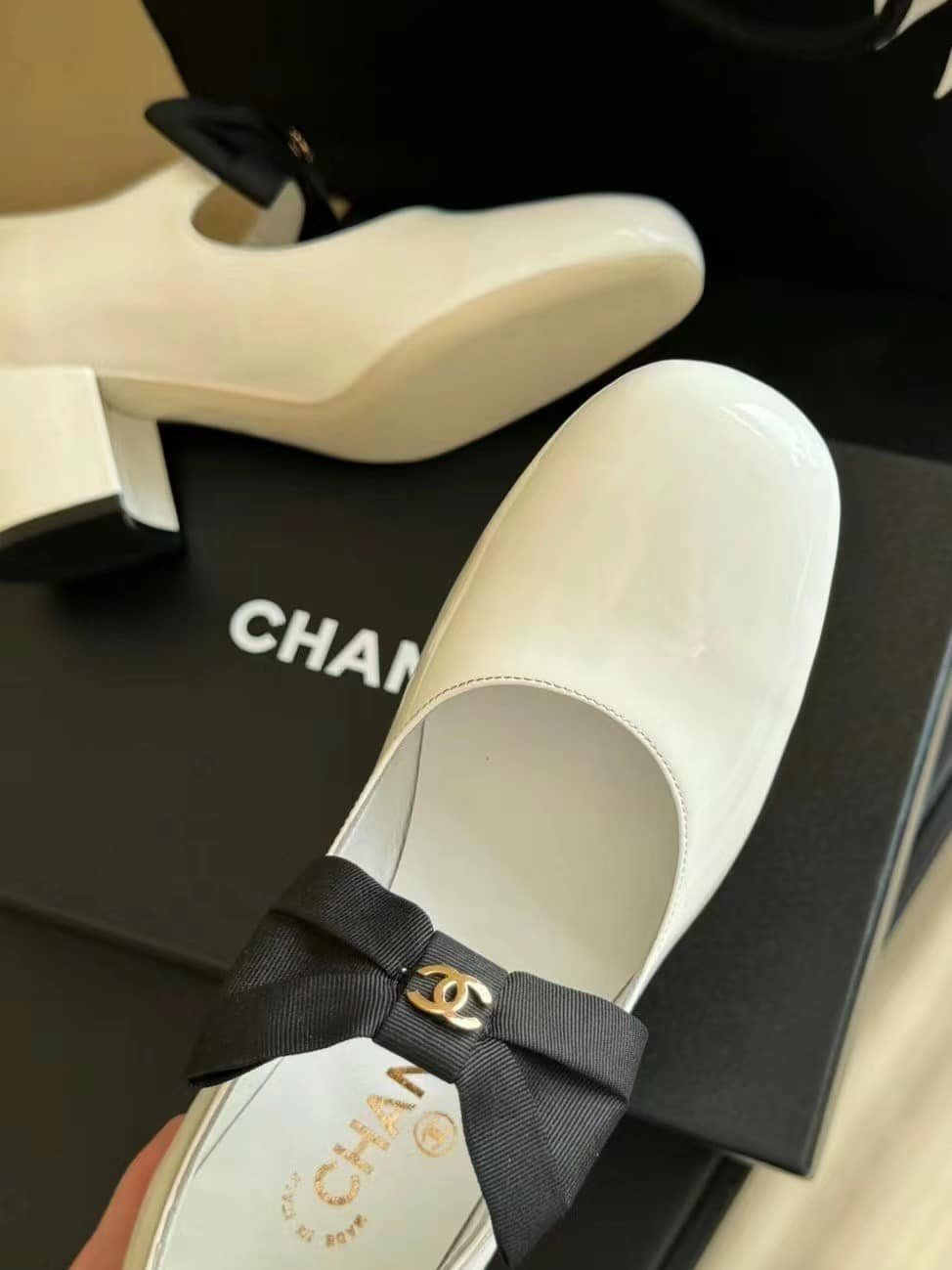 Ch**el Mary Janes White And Black G45356 B15113 Nt688