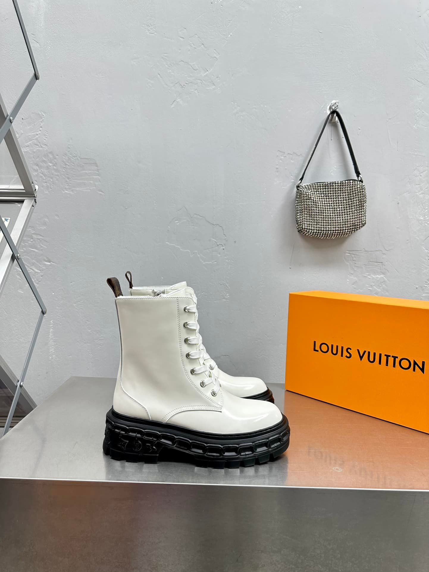 L0vis Vvtt0n Lv Record Ranger Boot White