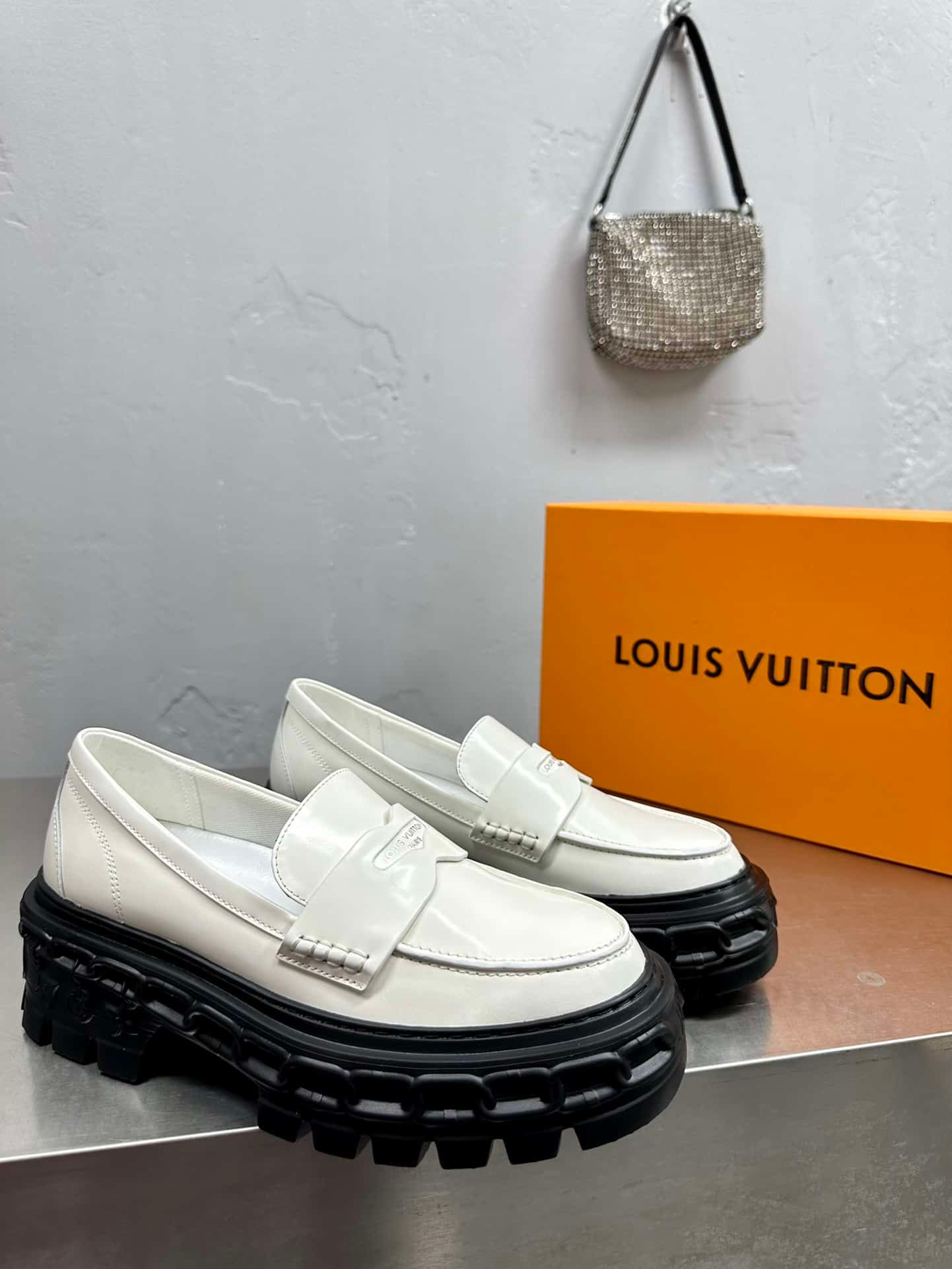 L0vis Vvtt0n Lv Record Loafer White