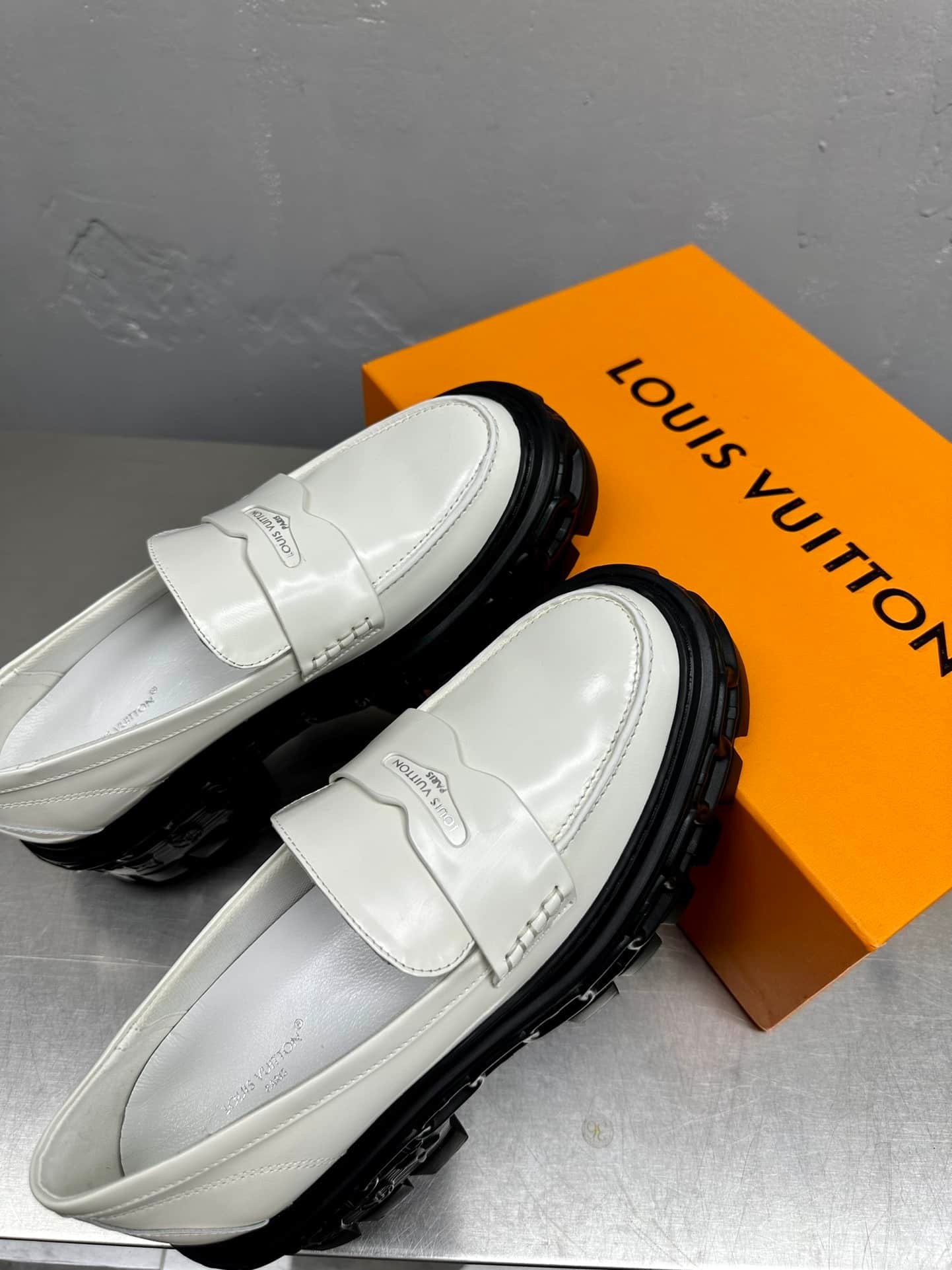 L0vis Vvtt0n Lv Record Loafer White