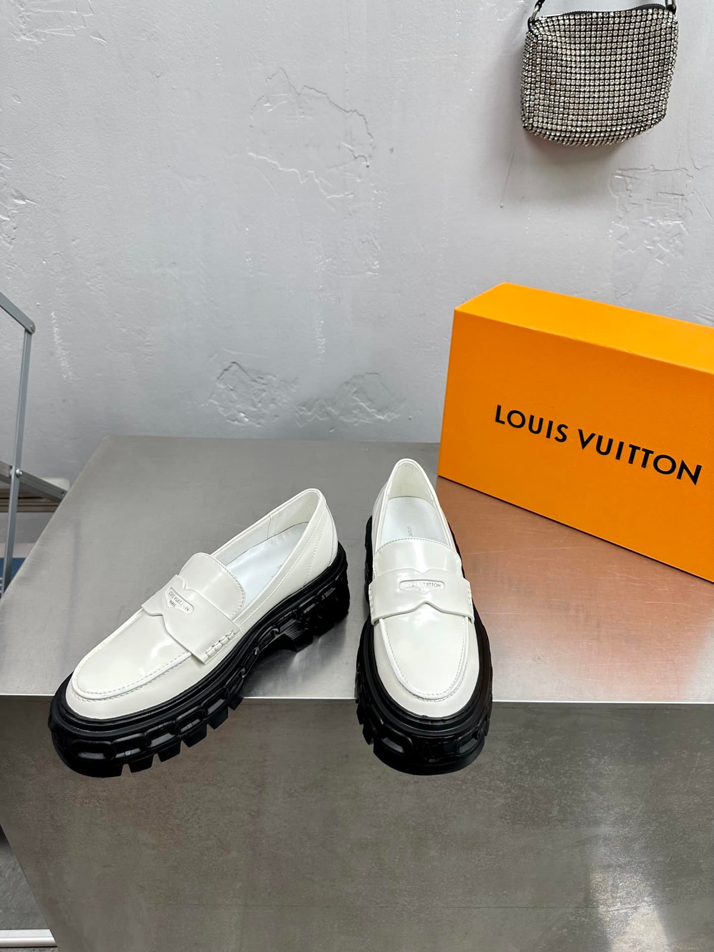 L0vis Vvtt0n Lv Record Loafer White