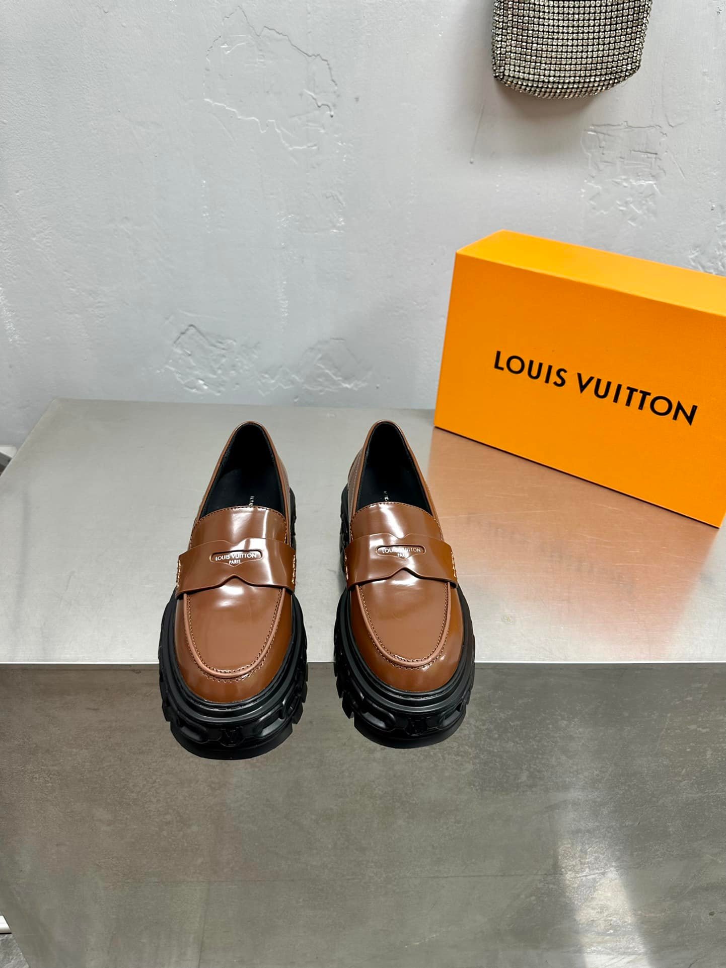 L0vis Vvtt0n Lv Record Loafer Brown