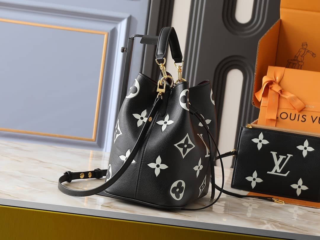 L0vis Vvtt0n Néonoé MM Black 25Cm M45497